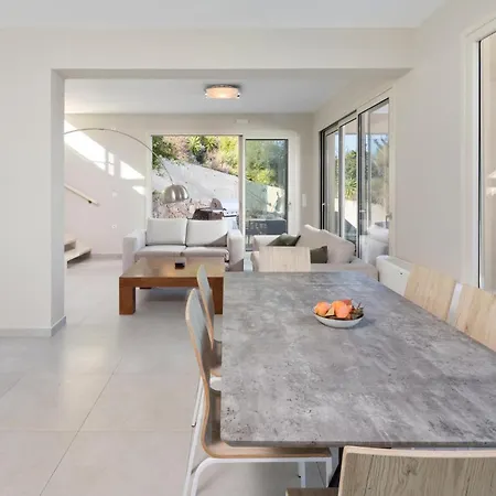 Azur By Vintage Travel * Mpoukaris